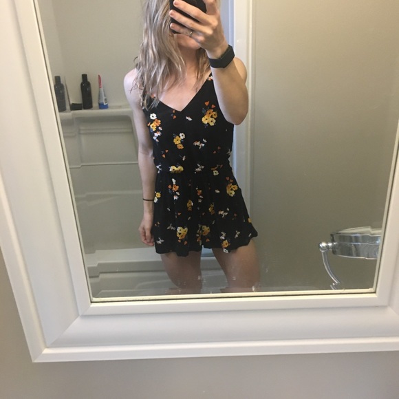 Black floral romper - Picture 1 of 5